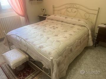 Struttura letto matrimoniale in ferro battuto
