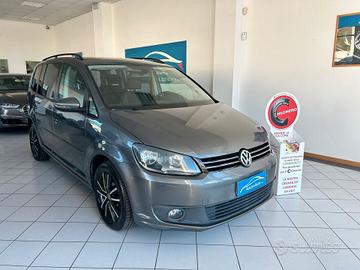 Volkswagen Touran 1.6 tdi X NEOPATENTATI 2012