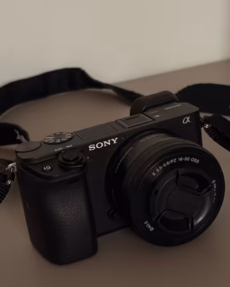 Sony Alpha 6400 + 2 Obiettivi Sony