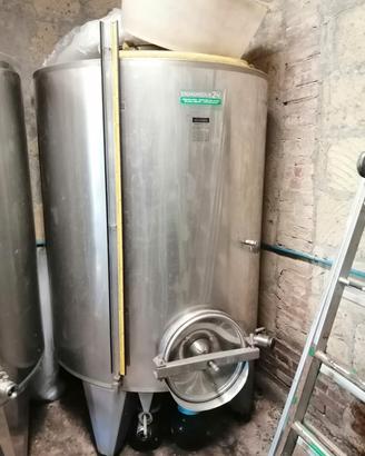 Serbatoio inox per uva e vino