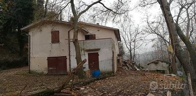 Rudere a Castel d'Emilio