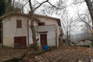 Rudere a Castel d'Emilio