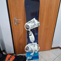 Tavola da snowboard con attacchi