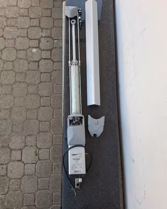 braccio meccanico per cancello automazione