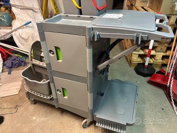 5carrelli per pulizie professionali Brix school