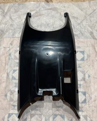 Carena sottopedana booster MBK nero lucido