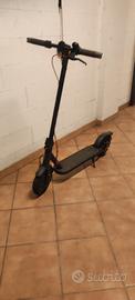 monopattino Xiaomi scooter 4
