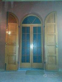 Porta esterna ed interna a vetri.