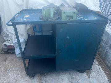 Tavolo mobile da lavoro con ripiani e cassettiera