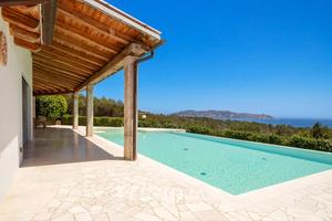 Villa singola in stile moderno con vista mare mozz
