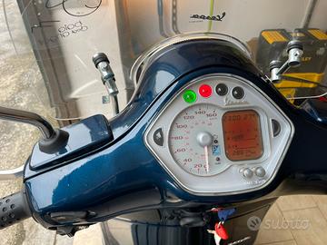 Vespa Gts 250