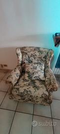poltrona in tessuto fiorato