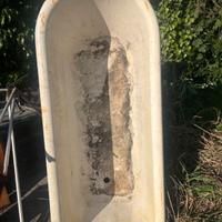 Vasca da bagno antica in ghisa smaltata del 900