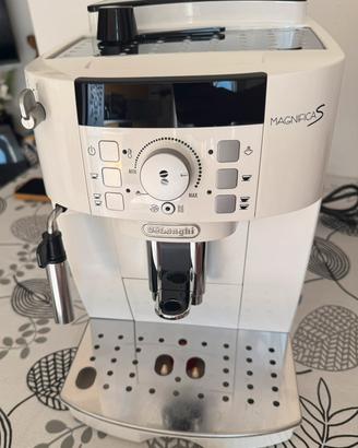 Macchina caffe Delonghi Magnifica S