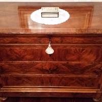 Commode in noce e radica