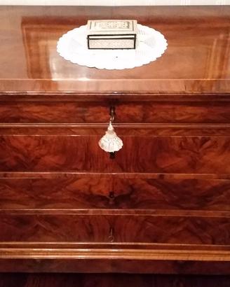 Commode in noce e radica