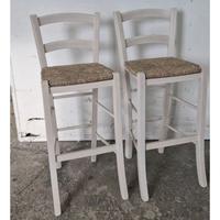 Coppia di sgabelli bianco con seduta in paglia