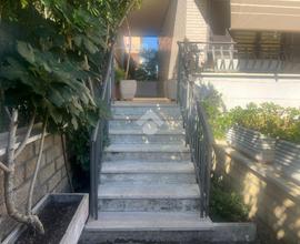 VILLA A SCHIERA A ROMA