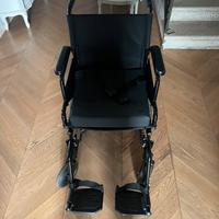 Sedia a rotelle con cuscino