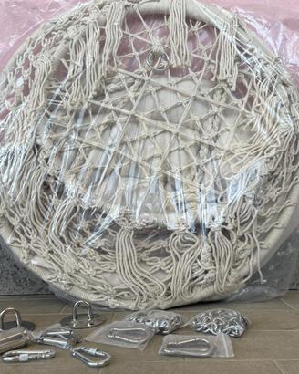 Sedia a dondolo in macramé beige