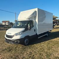 Iveco 35C16 firgone e pedana