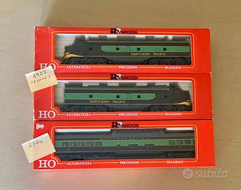 Locomotiva (2 unità) e carrozza Rivarossi