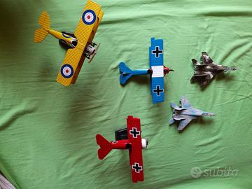 Aerei in metallo cinque modelli da collezione