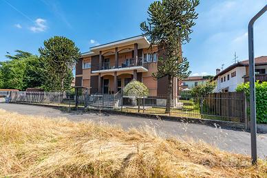 BIFAMILIARE A LAINATE