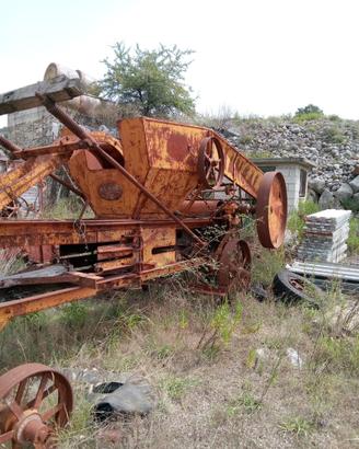 Imballatrice d'epoca a testa di cavallo