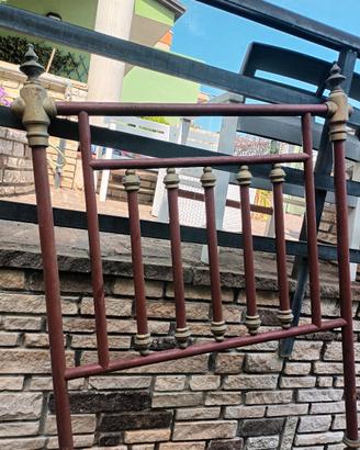 letto in ferro con particolari in ottone