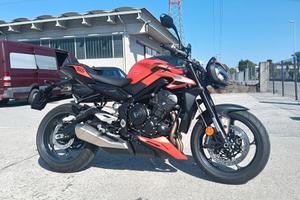 Triumph Street Triple 765 R - dic. 2025