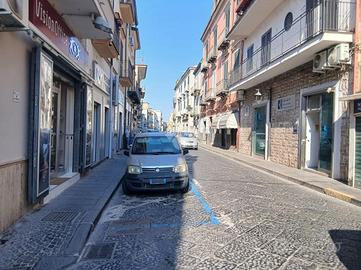 NEGOZIO A POMIGLIANO D'ARCO
