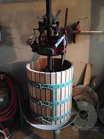 Torchio Vinario  per uva vino a pressione