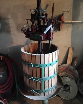 Torchio Vinario  per uva vino a pressione