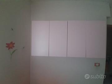 lettino allungabile ikea + due pensili rosa