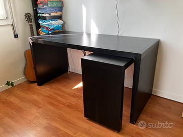 Scrivania MALM ikea con ripiano estraibile nera