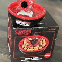 Stranger Things Bowl Cover rossa Originale wanted