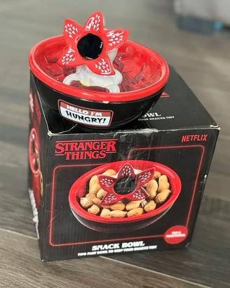 Stranger Things Bowl Cover rossa Originale wanted
