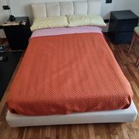 Letto contenitore una piazza e mezza+materasso 