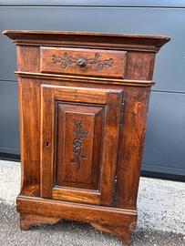Mobiletto antico