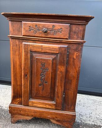 Mobiletto antico