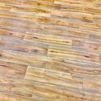 Piastrelle gres porcellanato effetto legno