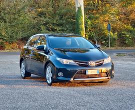 Toyota Auris 2.0 D-4D Lounge 2013-E5B Manuale