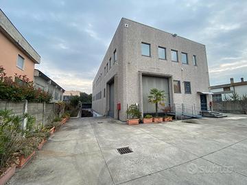 Capannone con uffici e magazzino