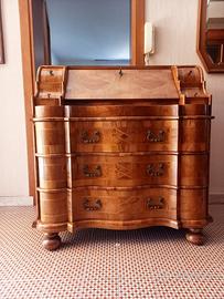 Bureau in stile