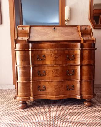 Bureau in stile