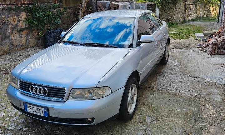 Audi A4 1999 - funzionante , da sistemare