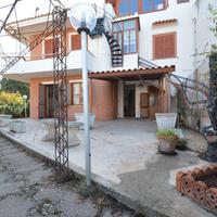 Rometta - 6 locali, ampia corte