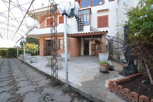 Rometta - 6 locali, ampia corte