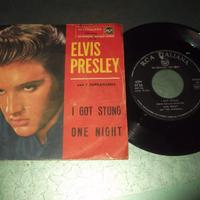 Elvis Presley 45 giri- I Got Stung - One Night